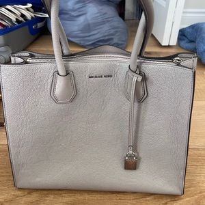 Authentic Michael Kors Grey Purse (lightly used, great condition)
